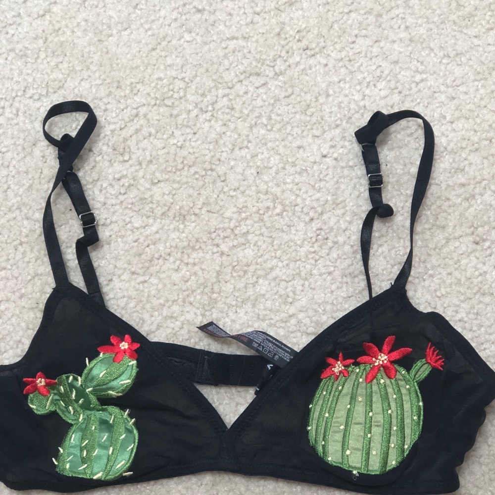URBAN Black Bralette with embroidered cactus
